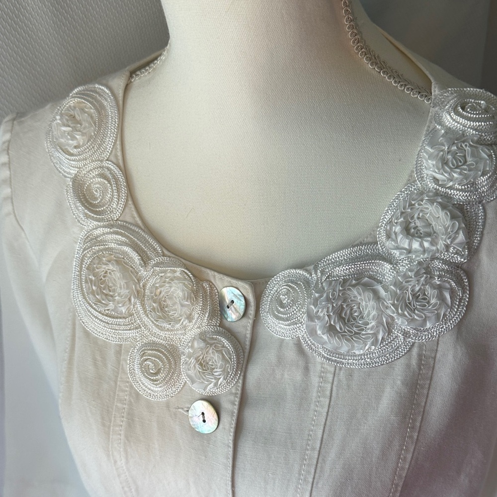 🌸 Ruby Rd. Petite Ivory Blazer with Floral Embellishments & Linen Blend, size 8P - Picture 6 of 13